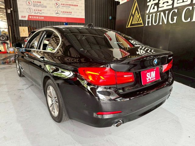 定速/感應式雨刷/換檔撥片/免KEY/倒車顯影/盲點偵測/恆溫空調/電動座椅/電動窗/光感應頭燈/電動尾門  第2張相片