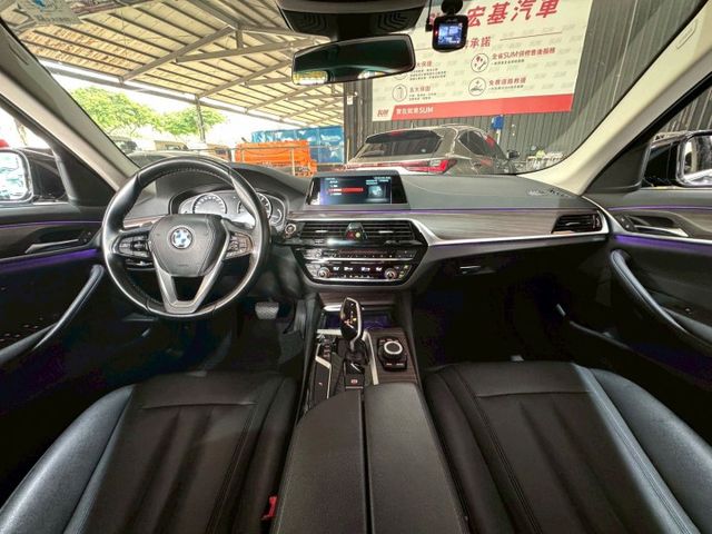 定速/感應式雨刷/換檔撥片/免KEY/倒車顯影/盲點偵測/恆溫空調/電動座椅/電動窗/光感應頭燈/電動尾門  第5張相片