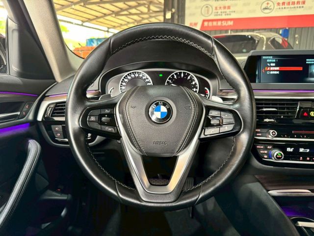 定速/感應式雨刷/換檔撥片/免KEY/倒車顯影/盲點偵測/恆溫空調/電動座椅/電動窗/光感應頭燈/電動尾門  第8張相片