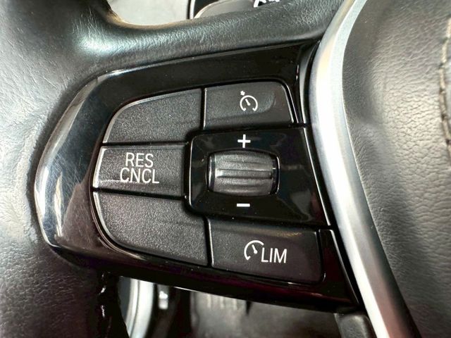 定速/感應式雨刷/換檔撥片/免KEY/倒車顯影/盲點偵測/恆溫空調/電動座椅/電動窗/光感應頭燈/電動尾門  第9張相片