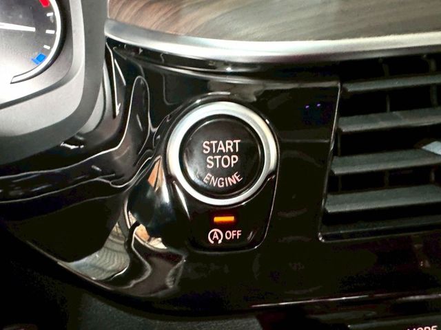 定速/感應式雨刷/換檔撥片/免KEY/倒車顯影/盲點偵測/恆溫空調/電動座椅/電動窗/光感應頭燈/電動尾門  第12張相片