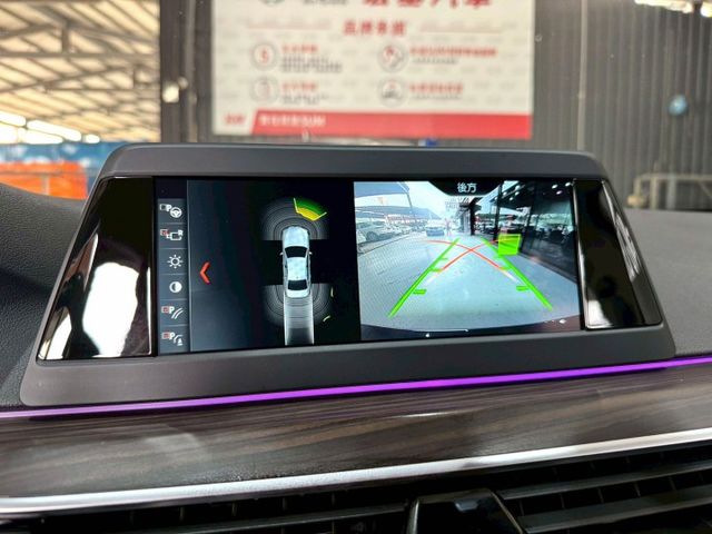 定速/感應式雨刷/換檔撥片/免KEY/倒車顯影/盲點偵測/恆溫空調/電動座椅/電動窗/光感應頭燈/電動尾門  第16張相片