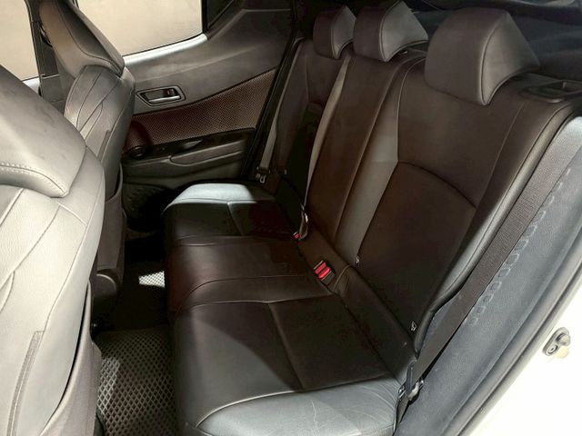 豪華型 定速/感應式雨刷/倒車顯影/免KEY/恆溫空調/光感應頭燈/LED頭燈/胎壓監控  第6張相片