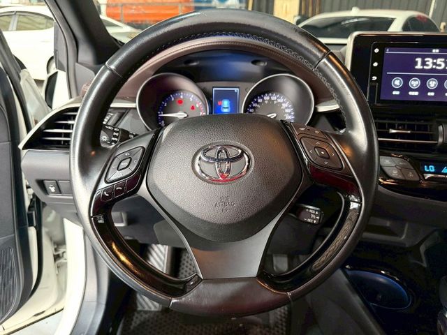 豪華型 定速/感應式雨刷/倒車顯影/免KEY/恆溫空調/光感應頭燈/LED頭燈/胎壓監控  第7張相片