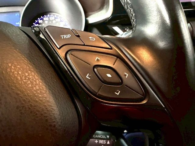 豪華型 定速/感應式雨刷/倒車顯影/免KEY/恆溫空調/光感應頭燈/LED頭燈/胎壓監控  第9張相片