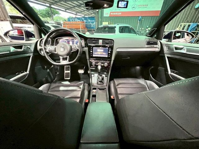 Golf Variant R-Line ACC跟車/換檔撥片/免KEY/電動座椅/全景天窗/空力套件/感應雨刷/感應頭燈  第4張相片