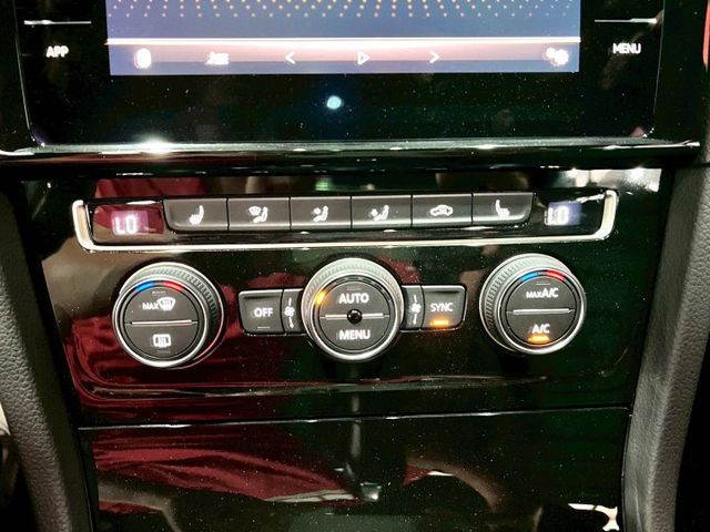 Golf Variant R-Line ACC跟車/換檔撥片/免KEY/電動座椅/全景天窗/空力套件/感應雨刷/感應頭燈  第12張相片