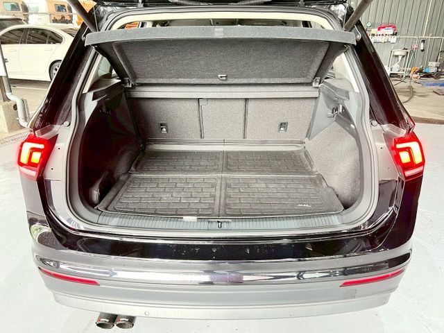 原鈑件/感應式雨刷/倒車顯影/免KEY/ACC跟車/電動座椅/恆溫空調/感應頭燈/電動尾門  第3張相片