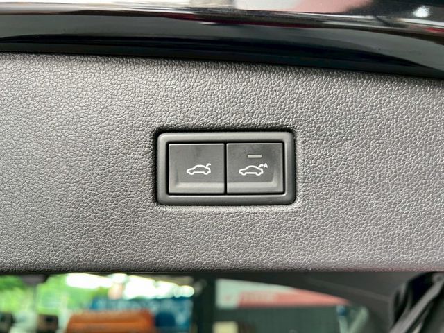 原鈑件/感應式雨刷/倒車顯影/免KEY/ACC跟車/電動座椅/恆溫空調/感應頭燈/電動尾門  第4張相片