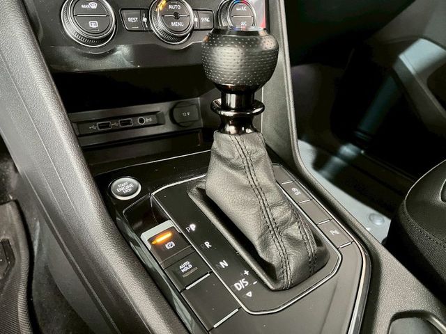 原鈑件/感應式雨刷/倒車顯影/免KEY/ACC跟車/電動座椅/恆溫空調/感應頭燈/電動尾門  第11張相片