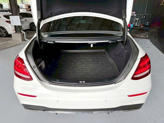 換檔撥片/感應式雨刷/ACC跟車/電動座椅/光感應頭燈/電動尾門/天窗/盲點偵測  第3張相片