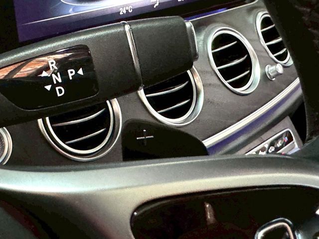 換檔撥片/感應式雨刷/ACC跟車/電動座椅/光感應頭燈/電動尾門/天窗/盲點偵測  第11張相片