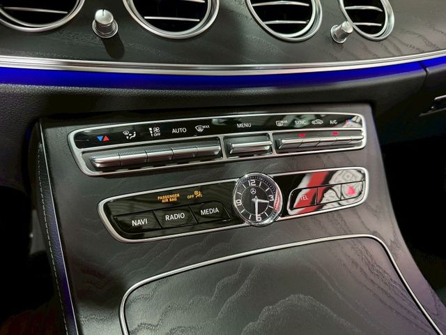 換檔撥片/感應式雨刷/ACC跟車/電動座椅/光感應頭燈/電動尾門/天窗/盲點偵測  第15張相片