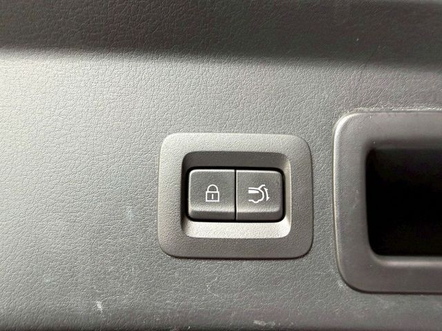 旗艦進化型 感應雨刷/換檔撥片/免鑰/360環景/盲點偵測/ACC/抬顯/電動座椅/電動尾門/主動轉向頭燈/bose音響  第4張相片