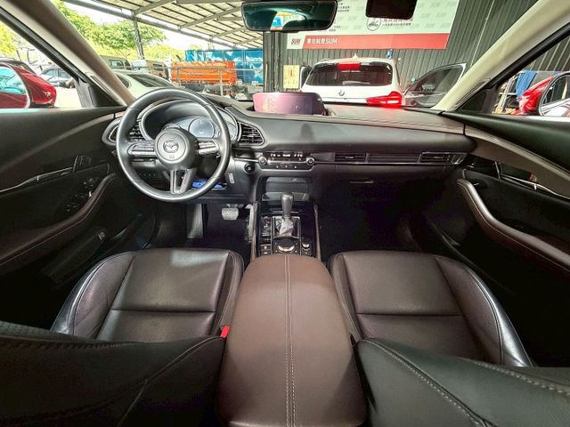 旗艦進化型 感應雨刷/換檔撥片/免鑰/360環景/盲點偵測/ACC/抬顯/電動座椅/電動尾門/主動轉向頭燈/bose音響  第5張相片