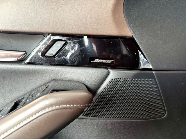 旗艦進化型 感應雨刷/換檔撥片/免鑰/360環景/盲點偵測/ACC/抬顯/電動座椅/電動尾門/主動轉向頭燈/bose音響  第16張相片