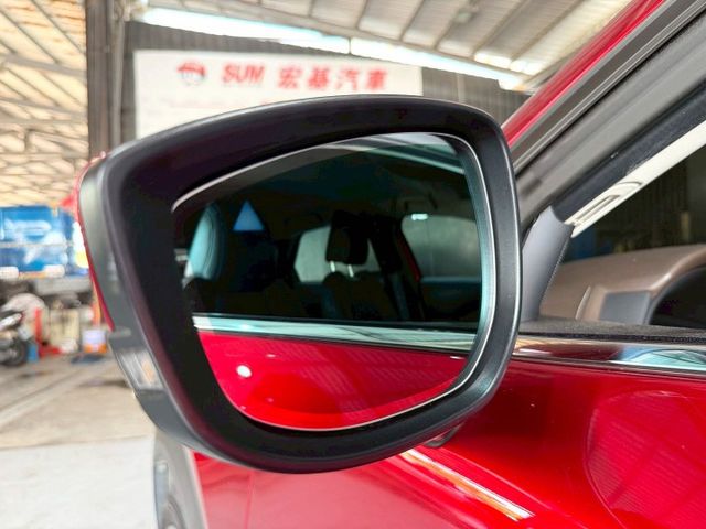 旗艦進化型 感應雨刷/換檔撥片/免鑰/360環景/盲點偵測/ACC/抬顯/電動座椅/電動尾門/主動轉向頭燈/bose音響  第20張相片