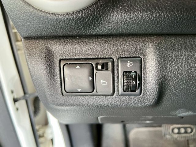 2013 Nissan Livina 1.6 C  第11張相片