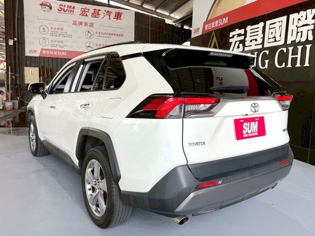 RAV4 2.0旗艦 感應式雨刷/360環景/免KEY/盲點偵測/ACC/抬顯/電動座椅/恆溫空調/感應頭燈/電動尾門  第2張相片