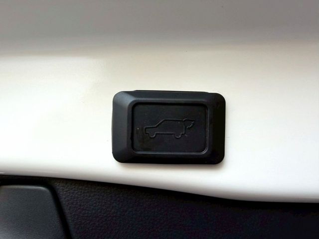 RAV4 2.0旗艦 感應式雨刷/360環景/免KEY/盲點偵測/ACC/抬顯/電動座椅/恆溫空調/感應頭燈/電動尾門  第4張相片