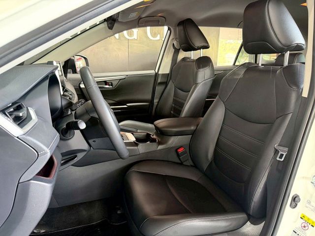 RAV4 2.0旗艦 感應式雨刷/360環景/免KEY/盲點偵測/ACC/抬顯/電動座椅/恆溫空調/感應頭燈/電動尾門  第6張相片