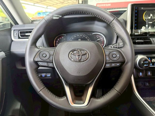 RAV4 2.0旗艦 感應式雨刷/360環景/免KEY/盲點偵測/ACC/抬顯/電動座椅/恆溫空調/感應頭燈/電動尾門  第8張相片