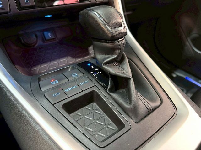 RAV4 2.0旗艦 感應式雨刷/360環景/免KEY/盲點偵測/ACC/抬顯/電動座椅/恆溫空調/感應頭燈/電動尾門  第12張相片