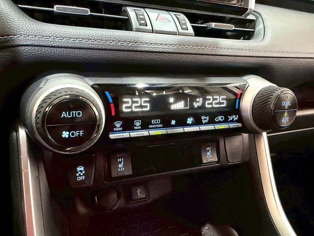 RAV4 2.0旗艦 感應式雨刷/360環景/免KEY/盲點偵測/ACC/抬顯/電動座椅/恆溫空調/感應頭燈/電動尾門  第13張相片