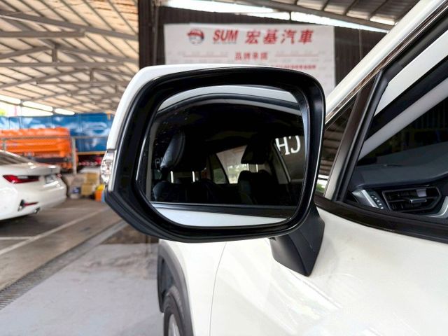 RAV4 2.0旗艦 感應式雨刷/360環景/免KEY/盲點偵測/ACC/抬顯/電動座椅/恆溫空調/感應頭燈/電動尾門  第19張相片