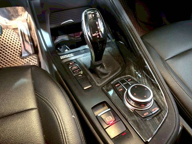 X1 sDrive18i領航版 定速/倒車顯影/感應雨刷/恆溫空調/免KEY/感應頭燈/電動尾門/抬顯/電動座椅  第12張相片