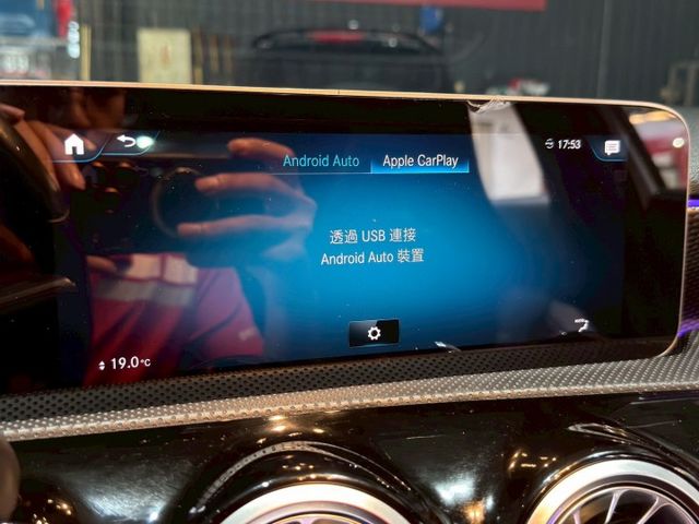 A200特仕版 定速/感應雨刷/換檔撥片/免KEY/倒車顯影/盲點偵測/恆溫空調/感應頭燈/觸控手寫板/氣氛燈  第14張相片