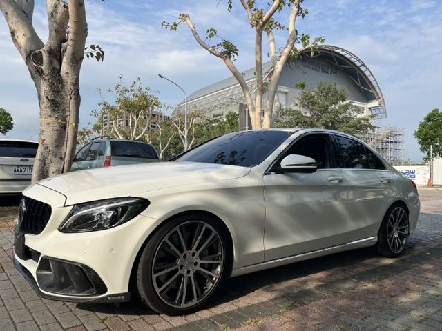 2017 Mercedes-Benz C200 ✅經典豪華房車，外型優雅大氣 ✅渦輪動力，兼具性能與舒適 ✅高質感內裝  第1張相片