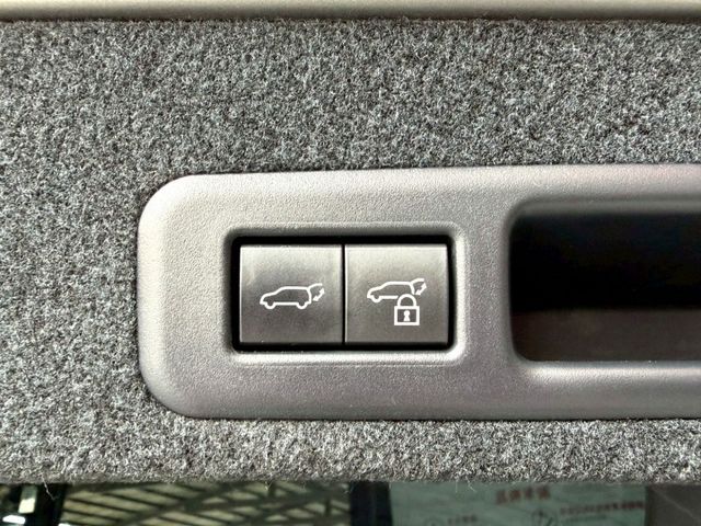 RX300 F Sport  換檔撥片/感應式雨刷/盲點偵測/免KEY/360環景/ACC/恆溫空調/電動座椅/感應頭燈  第4張相片