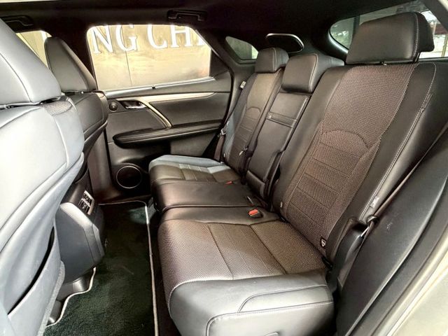 RX300 F Sport  換檔撥片/感應式雨刷/盲點偵測/免KEY/360環景/ACC/恆溫空調/電動座椅/感應頭燈  第7張相片