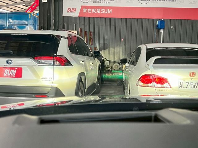 感應雨刷/換檔撥片/免KEY/360環景/盲點偵測/ACC/抬顯/恆溫空調/電動座椅/主動轉向頭燈/電動尾門  第14張相片