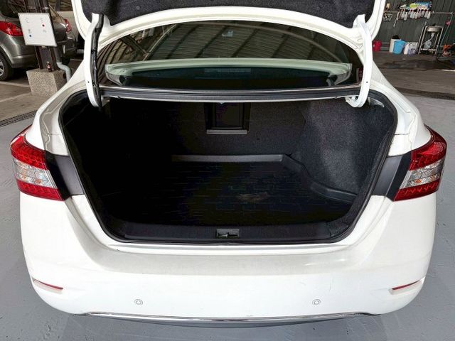 2016 Nissan Sentra 1.8 豪華環景版  第3張相片