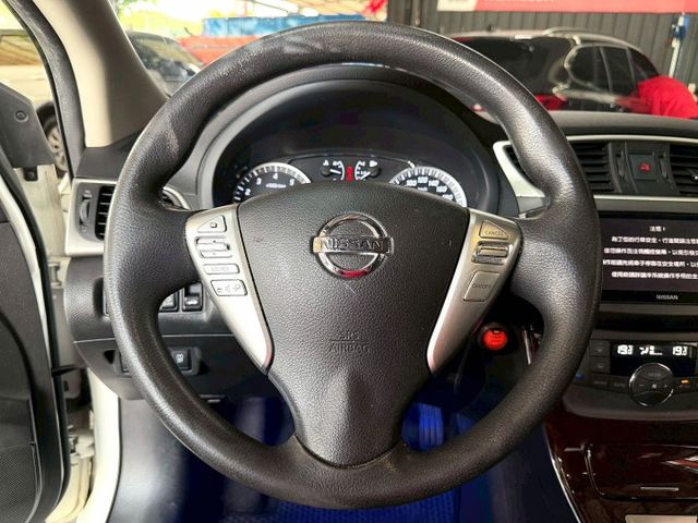 2016 Nissan Sentra 1.8 豪華環景版  第7張相片