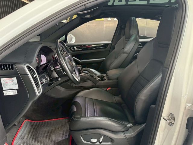 Cayenne Coupe 定速/免KEY/360環景/電動座椅/恆溫空調/感應頭燈/盲點偵測/電動尾翼  第6張相片