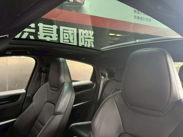 Cayenne Coupe 定速/免KEY/360環景/電動座椅/恆溫空調/感應頭燈/盲點偵測/電動尾翼  第14張相片