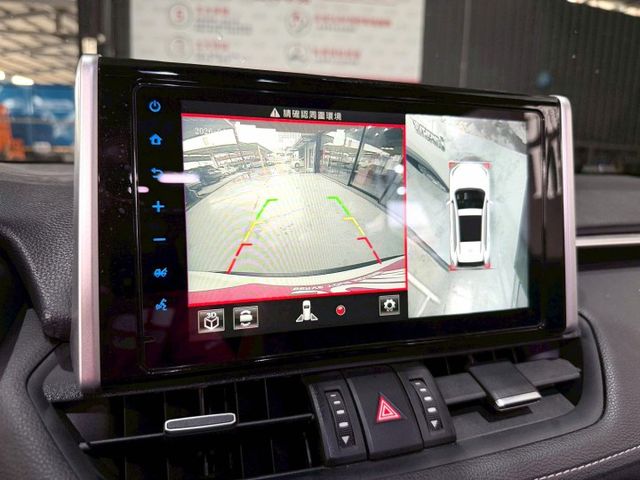 Hybrid旗艦4WD  感應雨刷/免鑰/360環景/盲點偵測/ACC/恆溫空調/電動座椅/感應頭燈/全景天窗/電動尾門  第15張相片