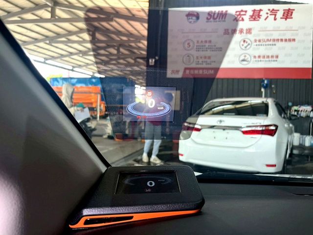 7人座豪華＋ 定速/倒車顯影/免KEY/抬頭顯示器/恆溫空調/車道偏離警示/電動滑門  第15張相片
