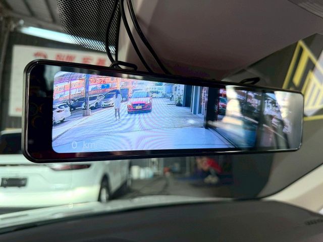 Tiguan 280 TSI Life 換檔撥片/感應雨刷/免KEY/360環景/恆溫空調/電動座椅/感應頭燈/電動尾門  第16張相片