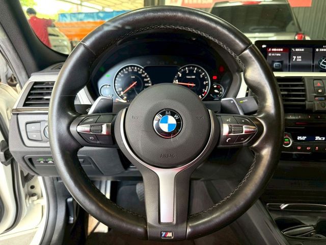 M Sport豪華白金版 定速/感應雨刷/換檔撥片/倒車顯影/免KEY/盲點偵測/恆溫空調/電動座椅/感應頭燈/  第7張相片