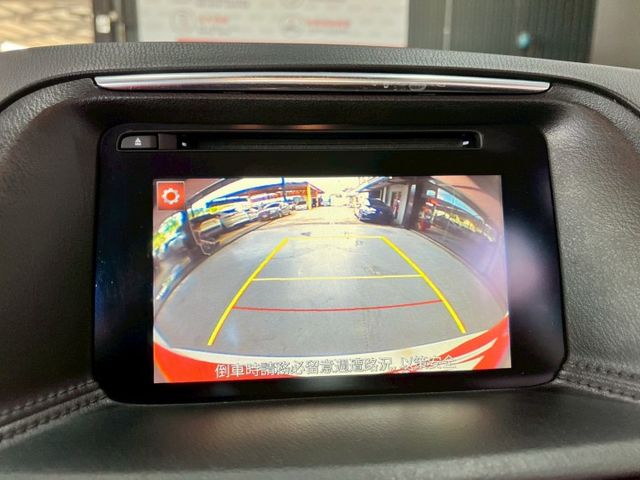 SKY-D AWD 定速/感應雨刷/倒車顯影/免KEY/盲點偵測/恆溫空調/電動座椅/感應頭燈/主動轉向頭燈/電動天窗  第16張相片
