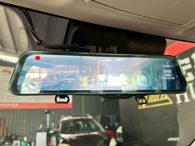SKY-D AWD 定速/感應雨刷/倒車顯影/免KEY/盲點偵測/恆溫空調/電動座椅/感應頭燈/主動轉向頭燈/電動天窗  第17張相片