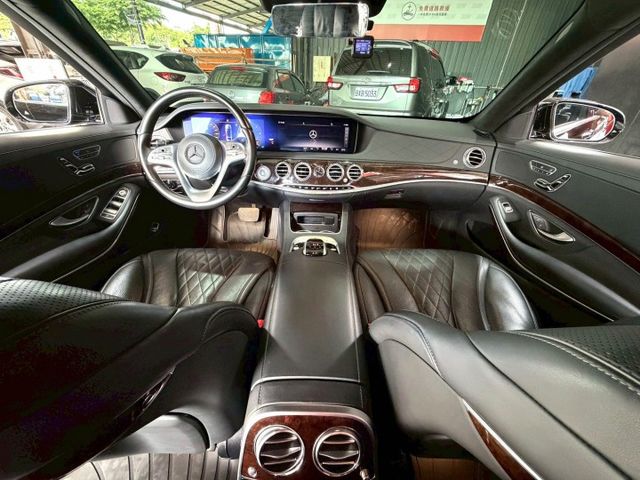 S350d L尊爵版 感應雨刷/感應頭燈/換檔撥片/免KEY/環景影像/ACC跟車/主動轉向頭燈/電動尾門/後座電動調整  第5張相片
