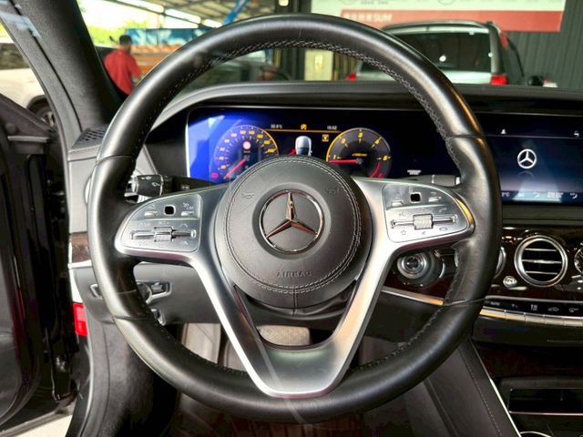 S350d L尊爵版 感應雨刷/感應頭燈/換檔撥片/免KEY/環景影像/ACC跟車/主動轉向頭燈/電動尾門/後座電動調整  第8張相片
