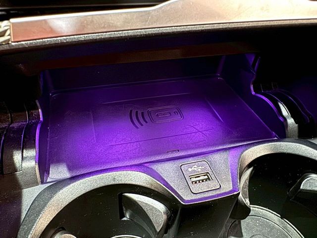420i M Sport 感應雨刷/換檔撥片/免KEY/360環景/盲點偵測/ACC/恆溫空調/電動尾門  第13張相片