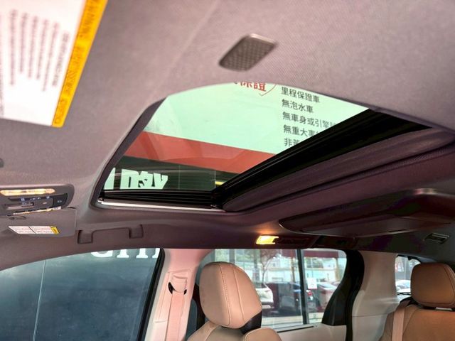 油電鉑金版 感應雨刷/360環景/免KEY/盲點偵測/ACC/恆溫空調/電動座椅/感應頭燈/電動滑門/電動尾門/天窗  第18張相片