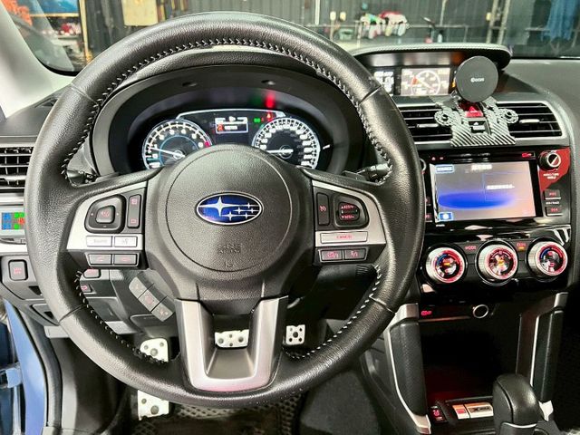 XT 定速/換檔撥片/感應雨刷/倒車顯影/免KEY/恆溫空調/電動座椅/感應頭燈/電動尾門/主動轉向頭燈  第8張相片